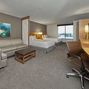 Upper Floors Queen Room